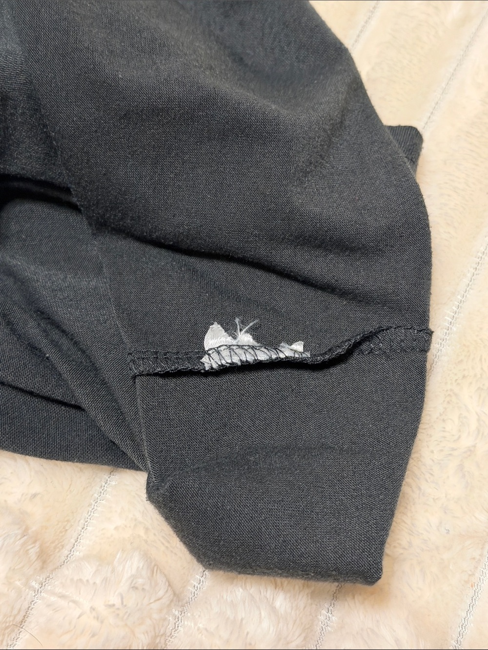 🔴 SHEIN Black Graphic Cropped Tee with Moth & Skull Motif - Picture 4 of 4
